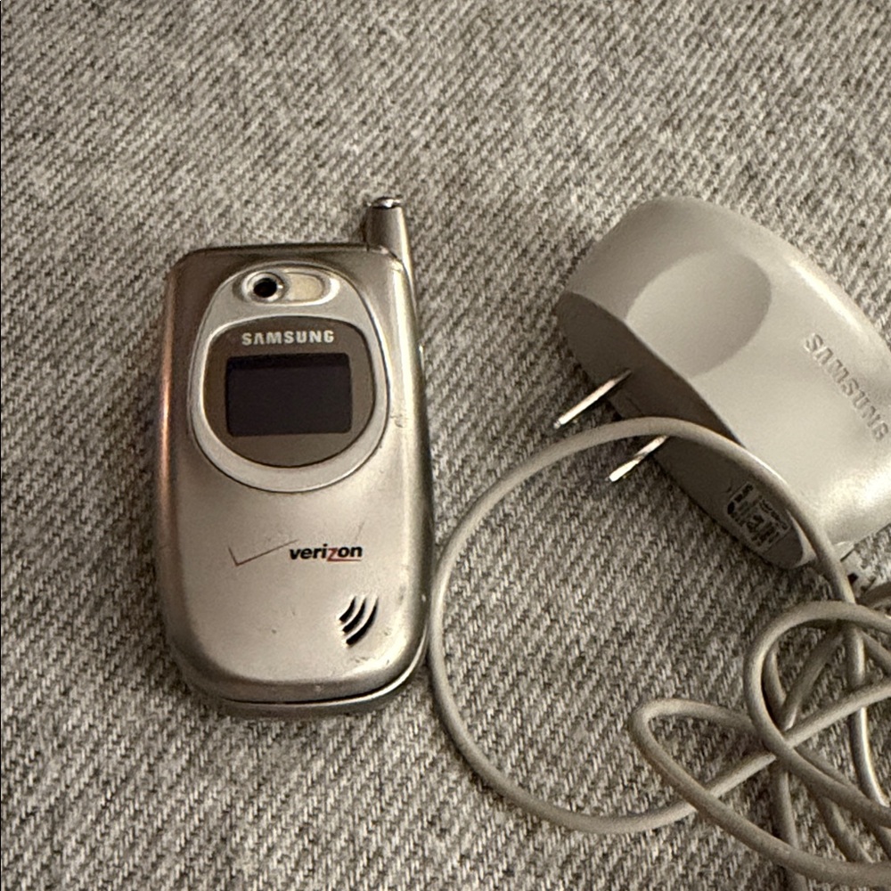 Samsung SCH-A670 - (Verizon)               Vintage Collectible Flip Phone